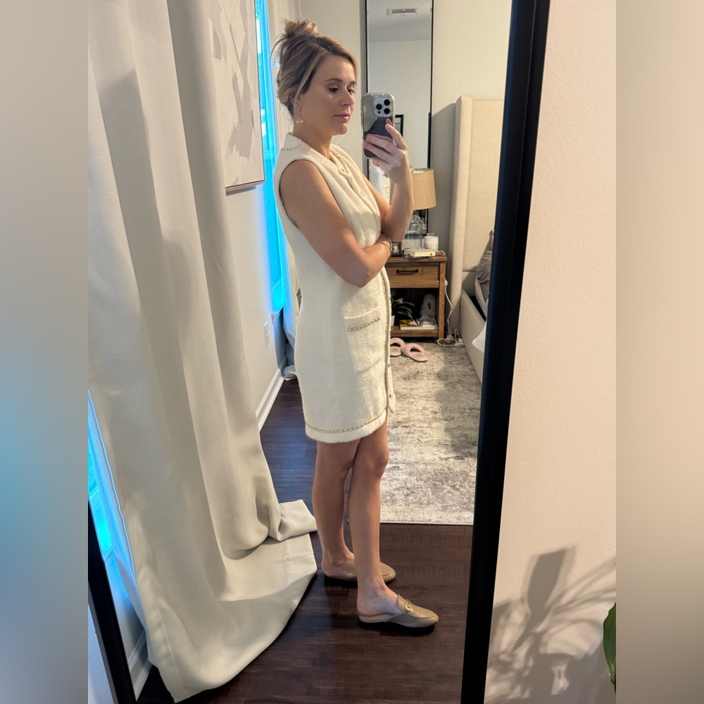 Elegant Cream Sleeveless Dress - Picture 11 of 12